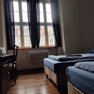 Holiday Old Town Hostal
